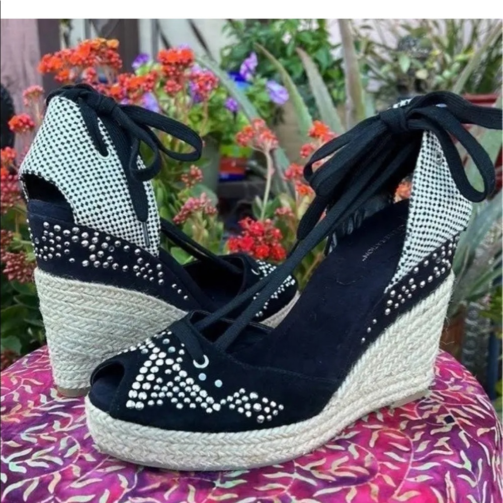 BCBG Generation “Sasha” Suede, Studded Espadrille Sandals Sz 9